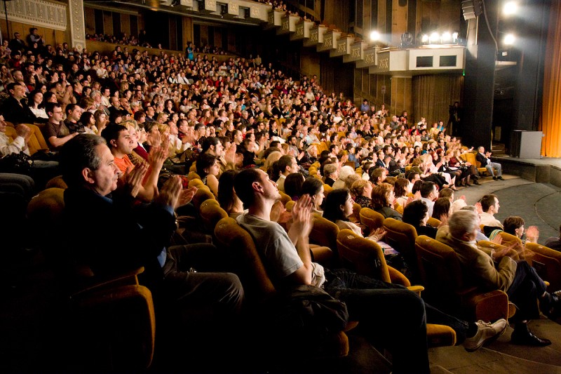Количество зрителей в театре